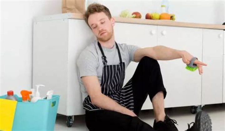 6 Kitchen-Cleaning Mistakes That Could Put Your Health at Risk, According to Experts