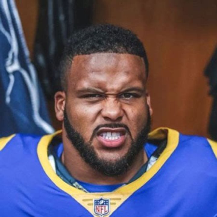 Aaron Donald Biography- NFL player, Salary, Net worth, Contract, Earnings, Married, relationship, Affair, Girlfriend, Children, Age, height, Nationality