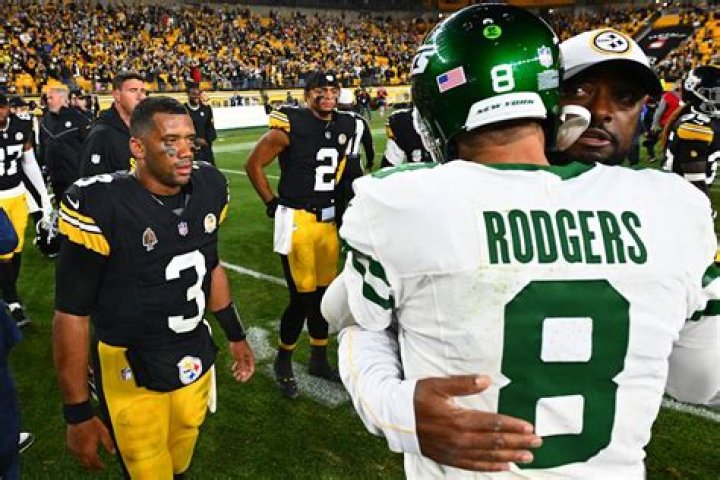 Aaron Rodgers Agrees to Record-Breaking 4-Year, $200 Million Extension With Packers – Celeb Secrets