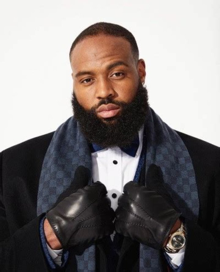 Akiem Hicks NFL Stats, Contract, and Salary; Who is his wife?