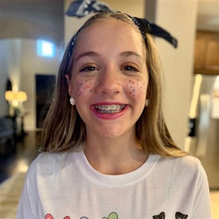 Annelise CraftyGirls Height, Weight, Age, Body Statistics