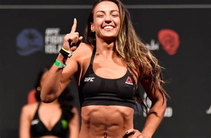 Ariane Carnelossi making her debut in UFC against Angela Hill at UFC Fight Night 159; Get to know more about her
