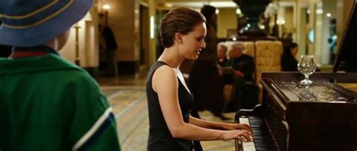 Can Natalie Portman Play Piano?