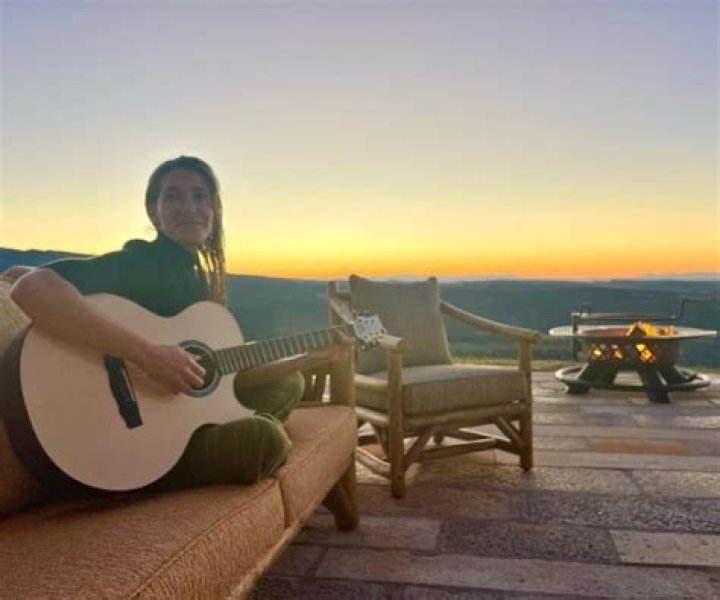 Caroline Jones Height, Weight, Age, Family, Biography