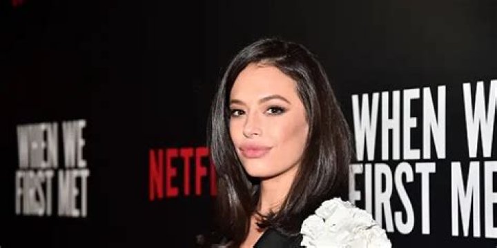 Chloe Bridges Net Worth | Celebrity Net Worth