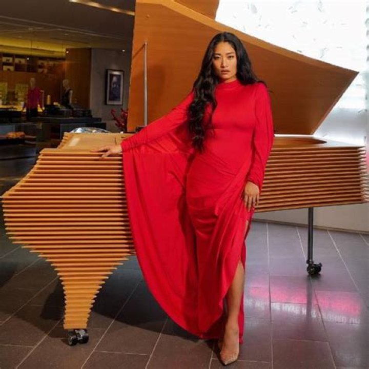 Chloe Flower Height, Weight, Age, Boyfriend, Facts, Family