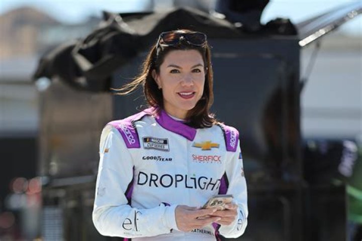 Chrissy Wallace- Daughter of racer Mike Wallace and the first female driver to win at Hickory Motor Speedway; Career Earnings and Net worth