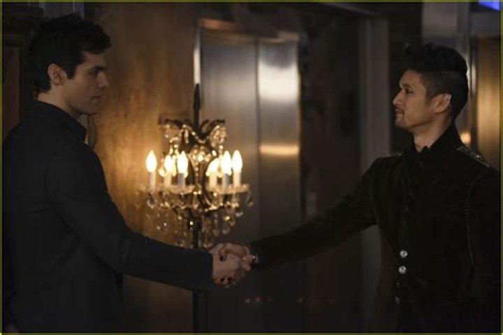 Clary Is On A Mission To Save Simon On Tonight’s ‘Shadowhunters’ – Watch The Video! – Celeb Secrets