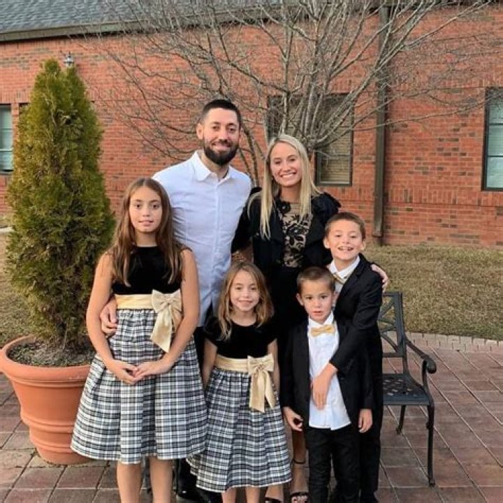 Clint Dempsey Bio - married, net worth, salary, family