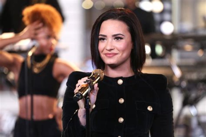 Demi Lovato, Nick Jonas & Walk the Moon to Perform at the 2015 American Music Awards – Celeb Secrets