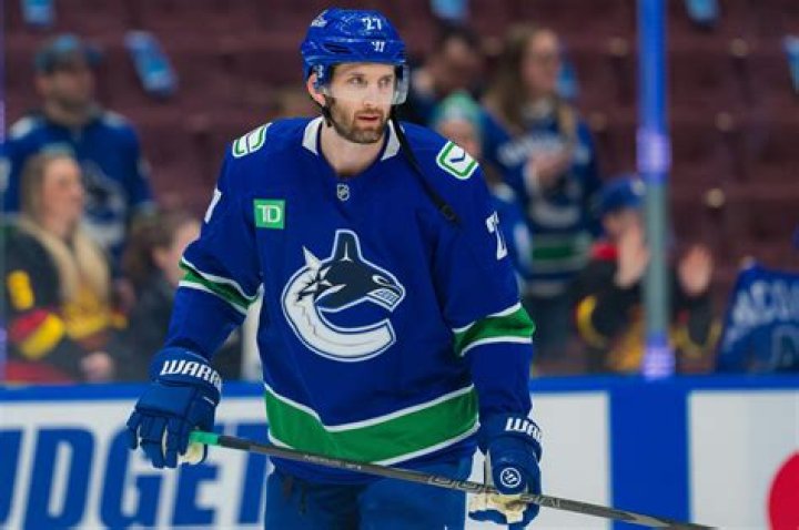 Derek Forbort Biography- NHL player, contract, stats, salary, net worth, married, relationship, wife, girlfriend, family, career, age
