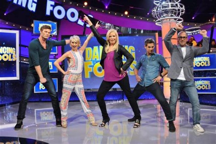 DEREK THELER, CHELSEA KANE, MELISSA PETERMAN, JEAN-LUC BILODEAU, PHIL GURIN (EXECUTIVE PRODUCER) – Celeb Secrets