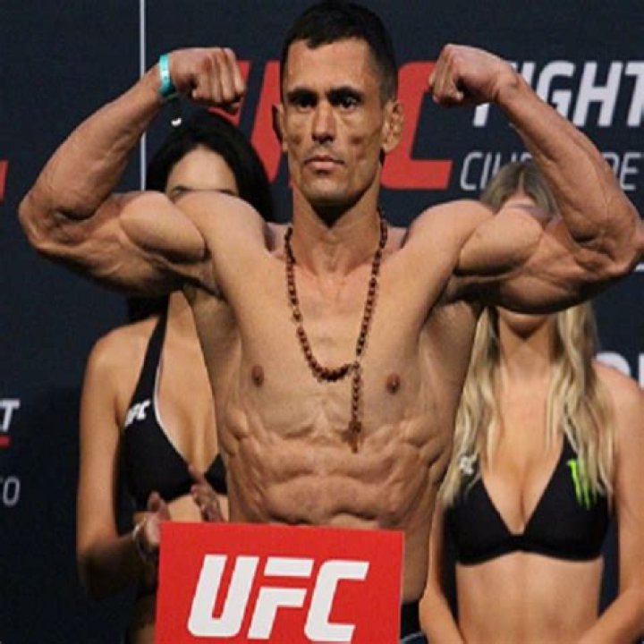 Douglas Silva de Andrade UFC Stats, Next Fight, Salary, Girlfriend, Wife, Affair, Family