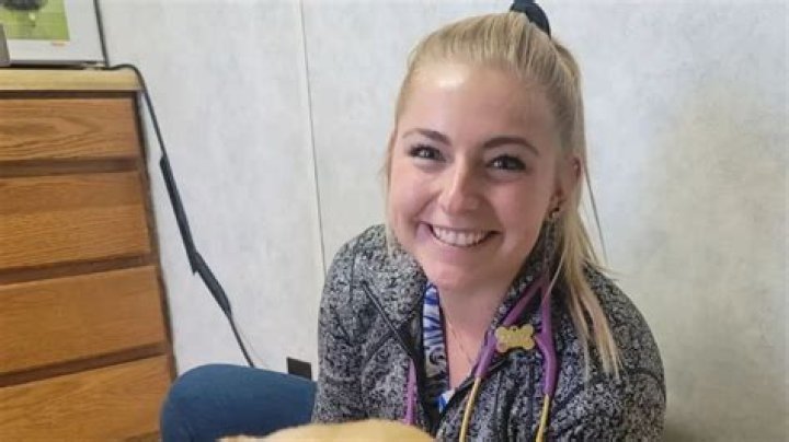 Dr Nicole Arcy Dvm Is Pregnant On Dr Pol; Truth Or Rumors? Married?