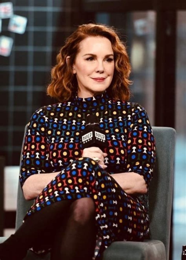 Elizabeth Perkins Height, Weight, Age, Facts, Biography