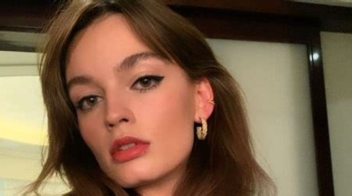 Emma Mackey Height, Weight, Age, Boyfriend, Family, Facts, Biography