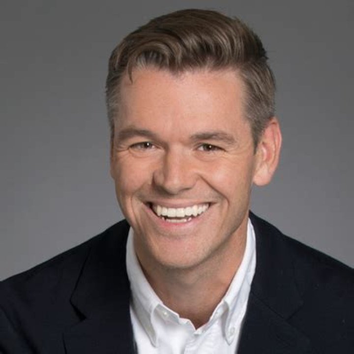 Evan Washburn Bio, Age, Net Worth, Salary, CBS Sports, Wife & Son