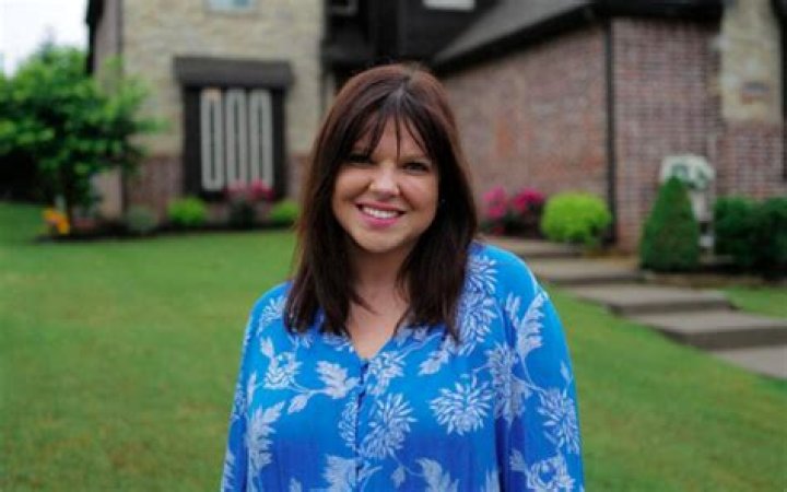 Fans Think Amy Duggar Is Hiding a Pregnancy With Baggy Clothes