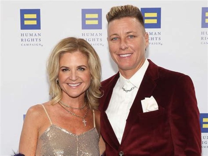 Glennon Doyle Melton Bio-salary, net worth, earnings, lesbian, married, divorce,affair, children