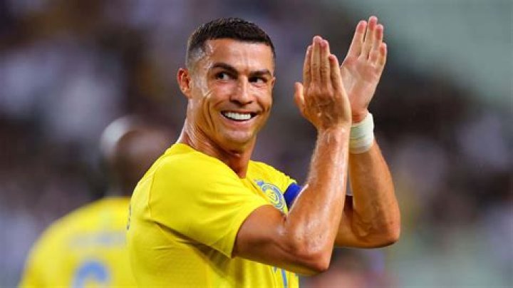 Haris Medunjanin Biography- Soccer player, Salary, Earnings, Net worth, Married, Relationship, Affair, Age, Height, Family, Girlfriend, Children, Parents