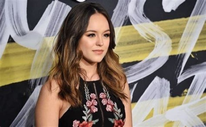 Hayley Orrantia Height, Weight, Age, Boyfriend, Family, Facts, Biography