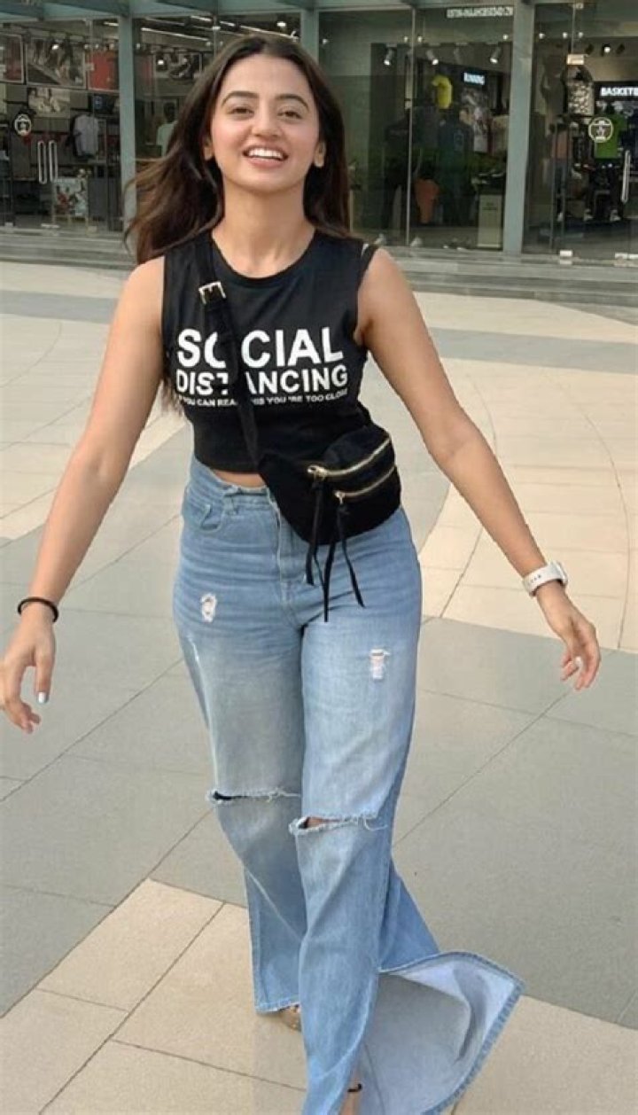 Helly Shah Height, Weight, Age, Body Statistics