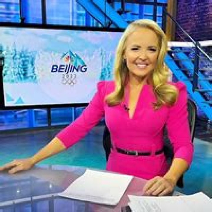 Hire Carolyn Manno to Speak at Events