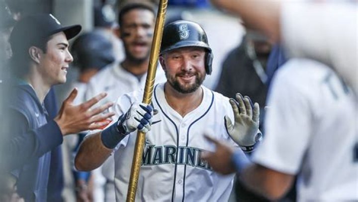 His contract details with Mariners? Who is the Wife of the Mariners Infielder? 