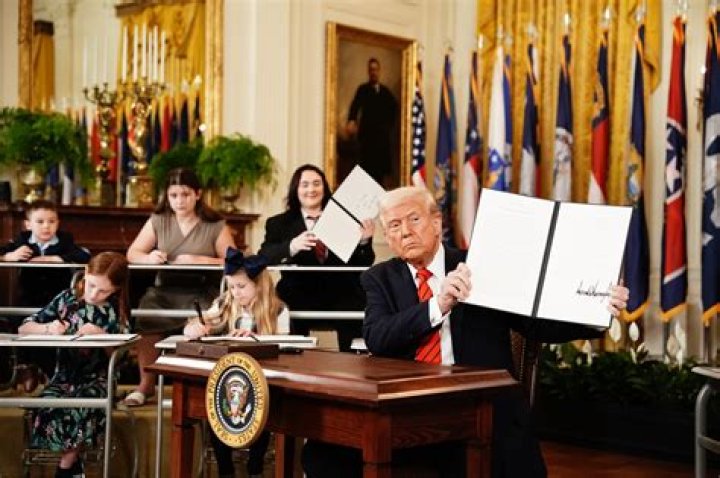 Hope And Thomas Go Public After Learning Of Liam's Confession