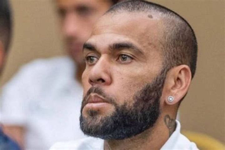 
How much is Dani Alves’ Salary and Net worth?Know about his house, car, earnings and Endorsement