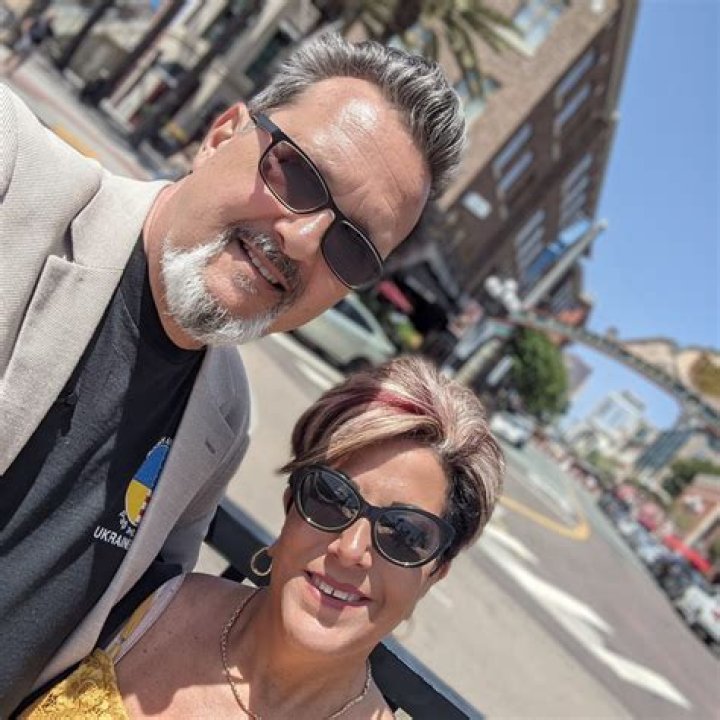 Jason Elam has 6 children with wife Tammy; How much is his annual salary and net worth in 2019?