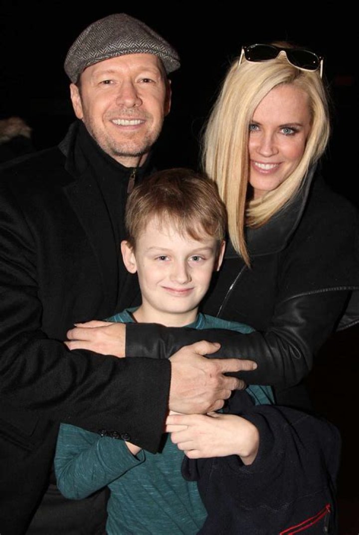 Jenny McCarthy | Son, Autism, Husband, Relationships, Ex-Husband, Politics, Anti-Vaccine, Donnie Wahlberg, Jim Carrey, John Asher