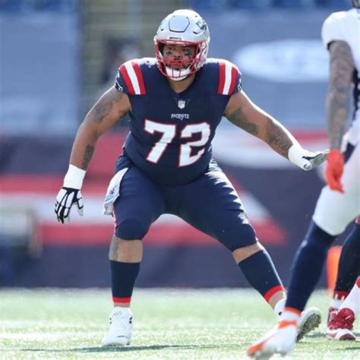 Jermaine Eluemunor Bio, Age, Height, Net Worth, Salary, Contract, & NFL Draft: Is He Dating?