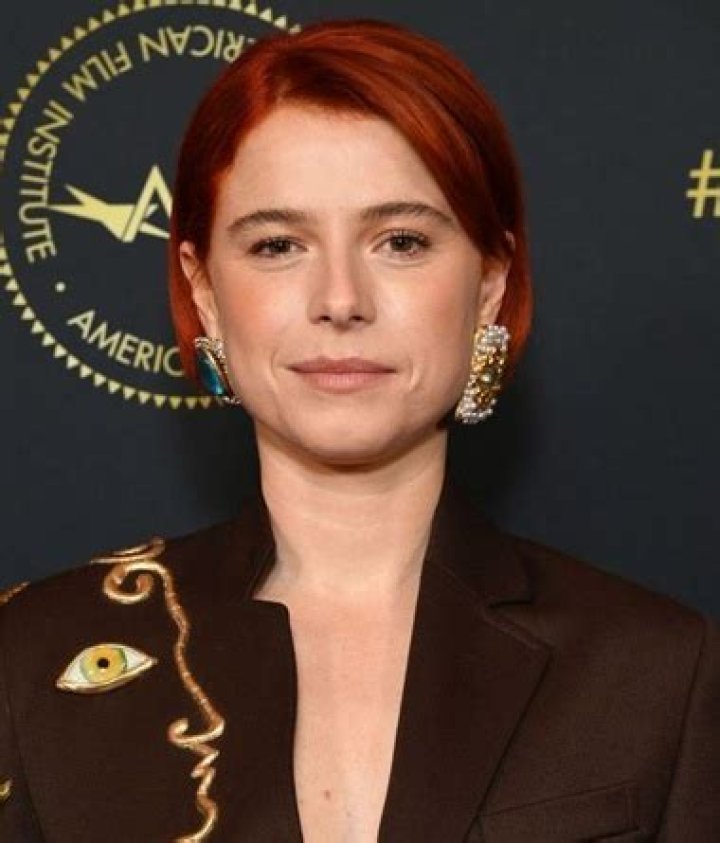 Jessie Buckley Height, Weight, Age, Body Statistics