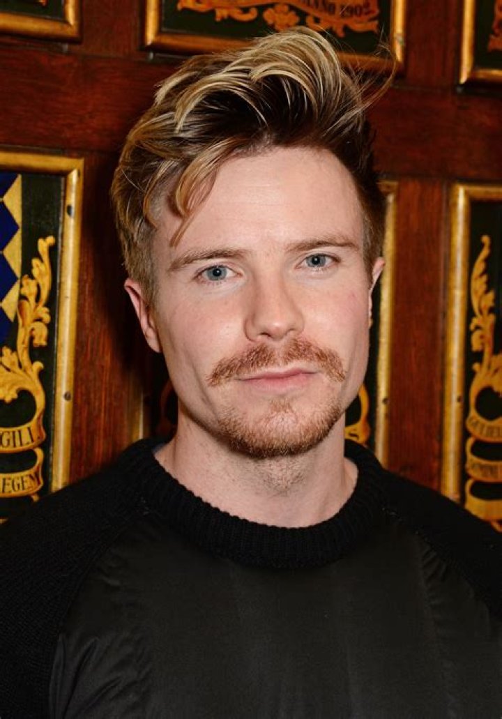 Joe Dempsie Height, Weight, Age, Girlfriend, Family, Facts, Biography