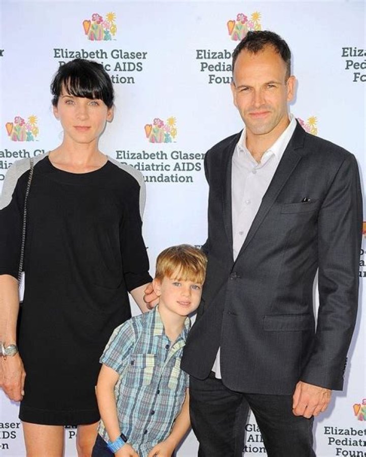 Jonny Lee Miller Height, Weight, Age, Girlfriend, Biography, Family