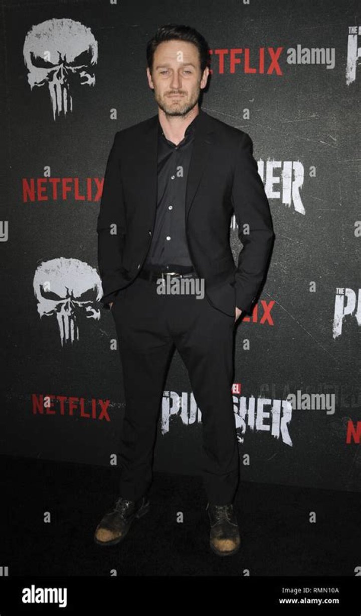 Josh Stewart Height, Weight, Age, Spouse, Family, Facts, Biography