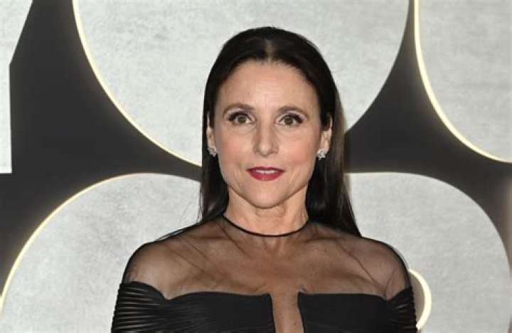Julia Louis-Dreyfus Says Dad Body Shamed Her After “SNL” Debut