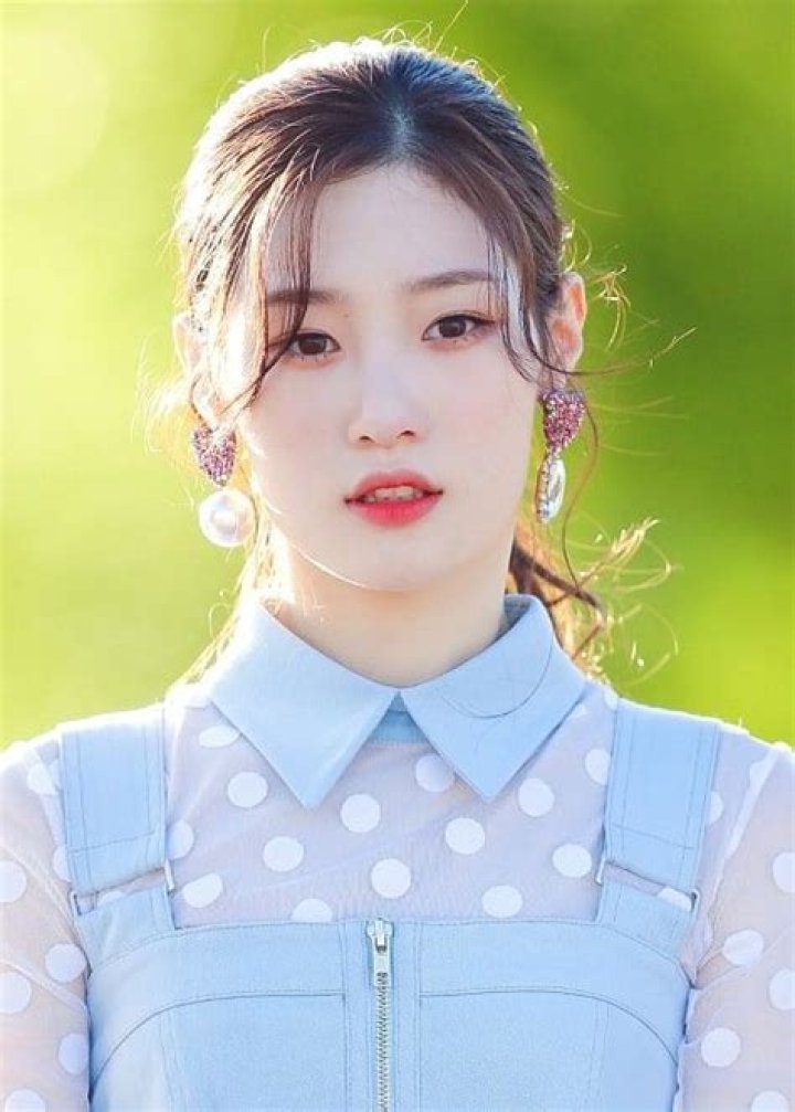 Jung Chae-yeon Height, Weight, Age, Body Statistics