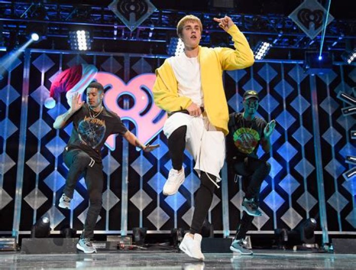 Justin Bieber, The Chainsmokers, Fifth Harmony, Ariana Grande and More Come Together for Z100’s Jingle Ball in New York City – Celeb Secrets