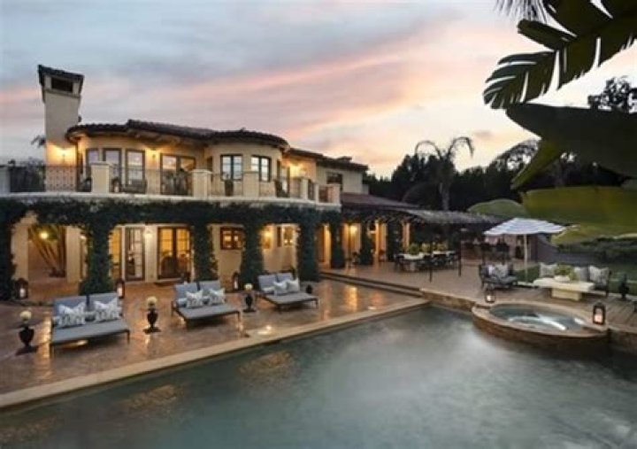 Kaley Cuoco Lists California Mansion For Almost $7 Million