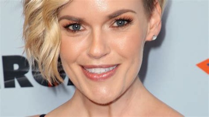 Kari Wahlgren Height, Weight, Age, Body Statistics