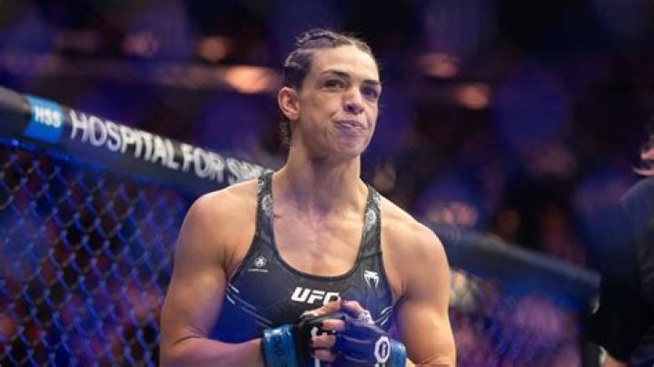 Karolina Kowalkiewicz's net worth in $2 millio, know her UFC career earnings and endorsement, Is she single?