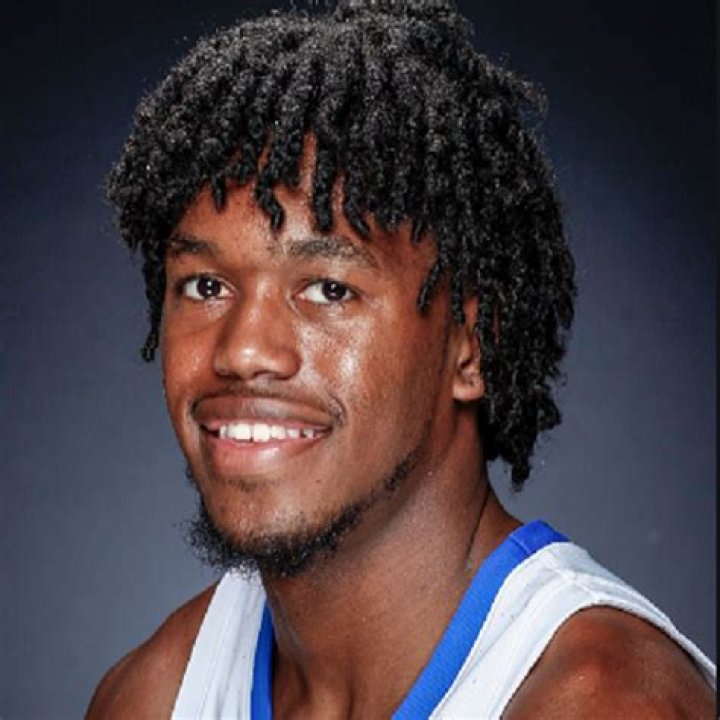 Keion Brooks Jr. plays for Kentucky Wildcats; How much is his Salary and Earnings; His Girlfriend, Family, Parents, Personal Life