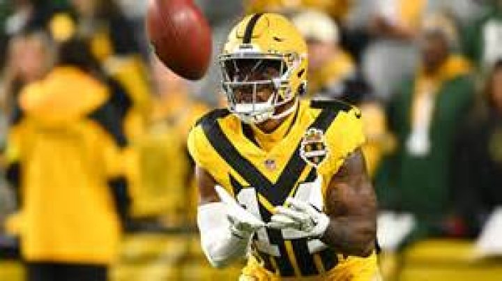 Kenneth Gainwell Contract, Salary, and Net worth; Is he Married? (Bio, Age, Family)