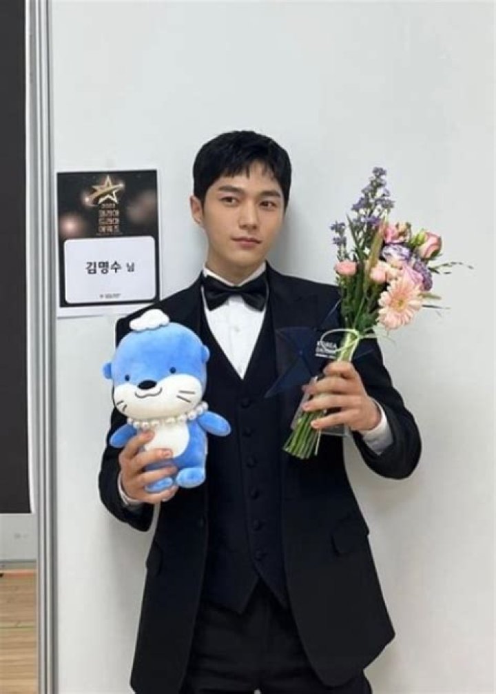 Kim Myung-soo (L) Height, Weight, Age, Family, Girlfriend, Facts