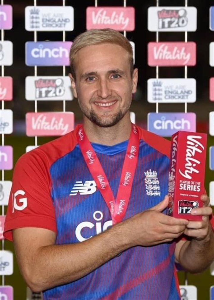 Liam Livingstone Height, Weight, Age, Body Statistics