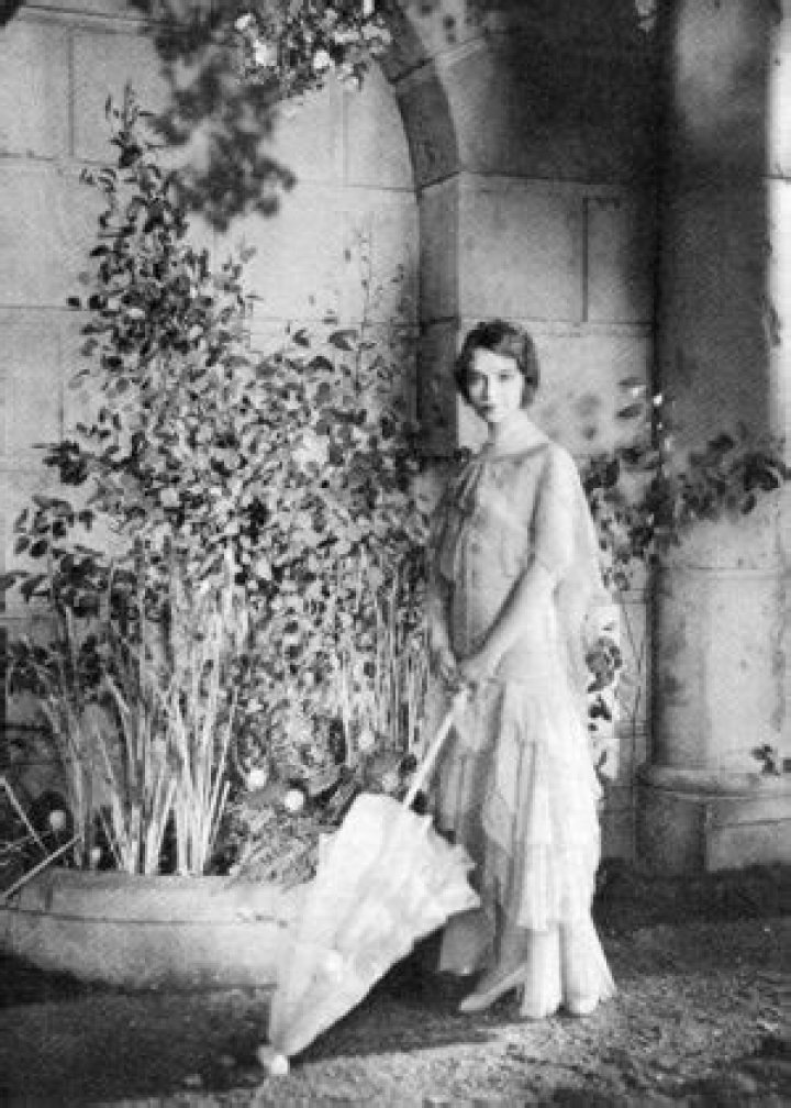 Lillian Gish Height, Weight, Age, Body Statistics