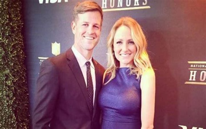 
Lindsay Rhodes and Matt Rhodes are the Parents of two Children. How is their Married Life going?