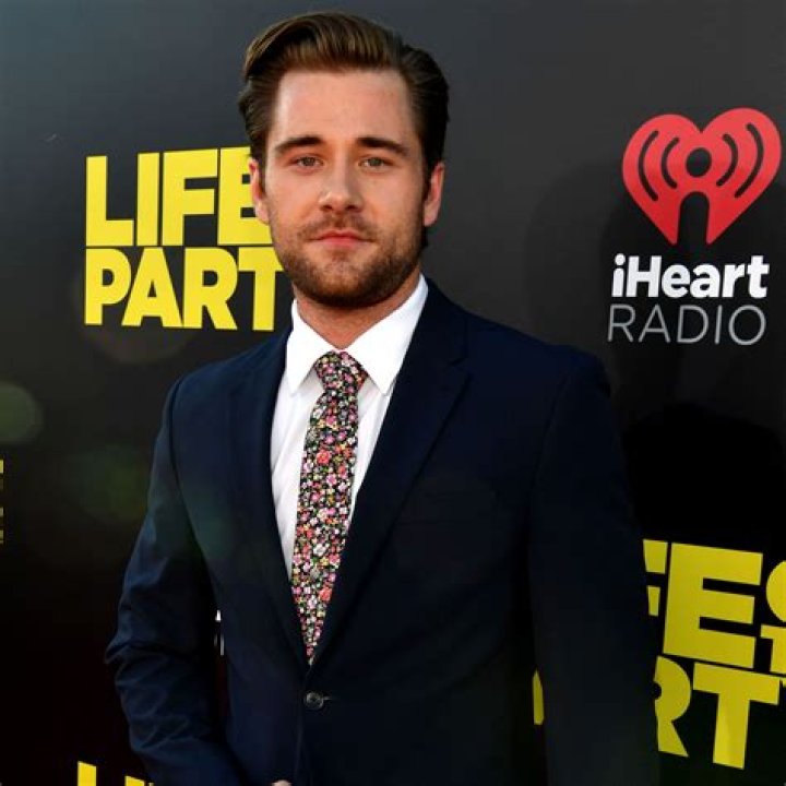 LUKE BENWARD, DOVE CAMERON – Celeb Secrets